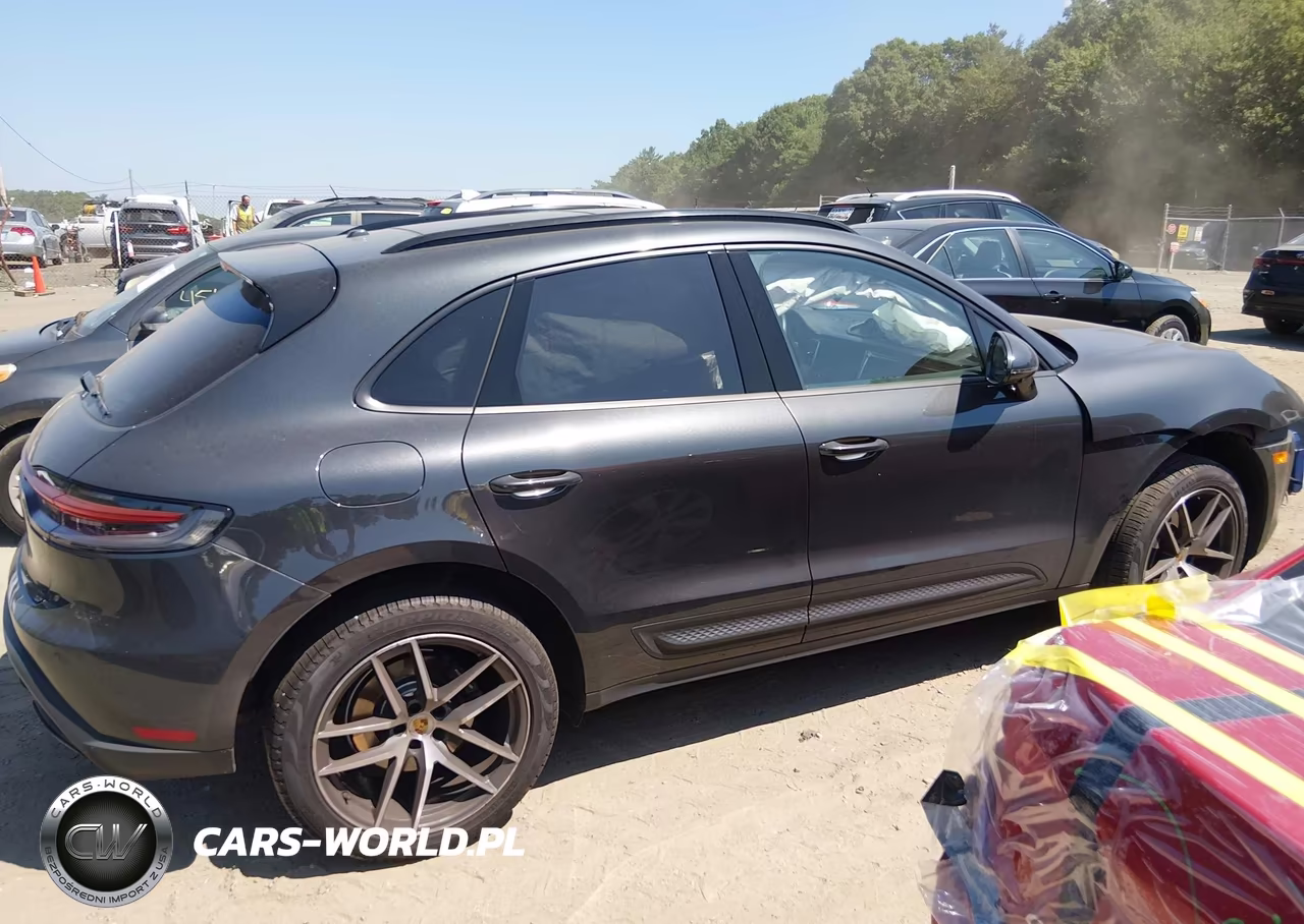 2024 Porsche Macan T VIN:WP1AA2A54RLB00328 - 13
