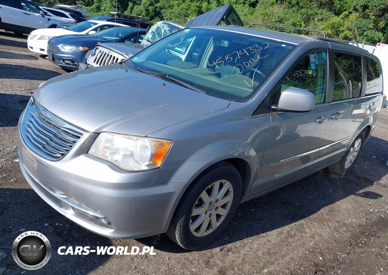 2014 Chrysler Town & Country Touring – zdjęcie 1 z 9