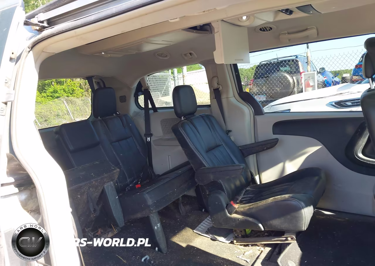 2014 Chrysler Town & Country Touring VIN:2C4RC1BG1ER441793 - 6
