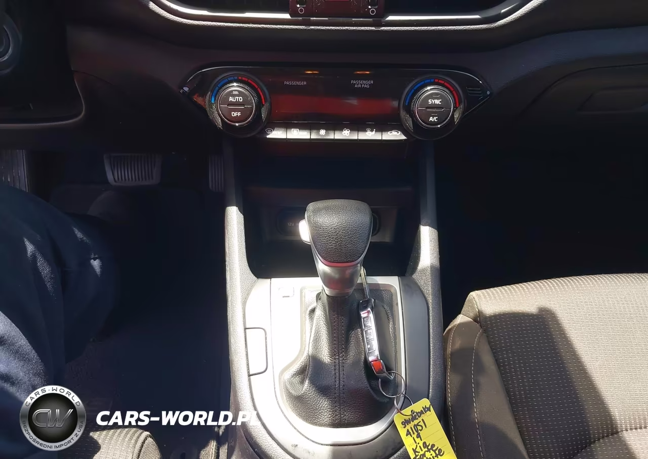 2019 Kia Forte Lxs VIN:3KPF24AD1KE051689 - 11