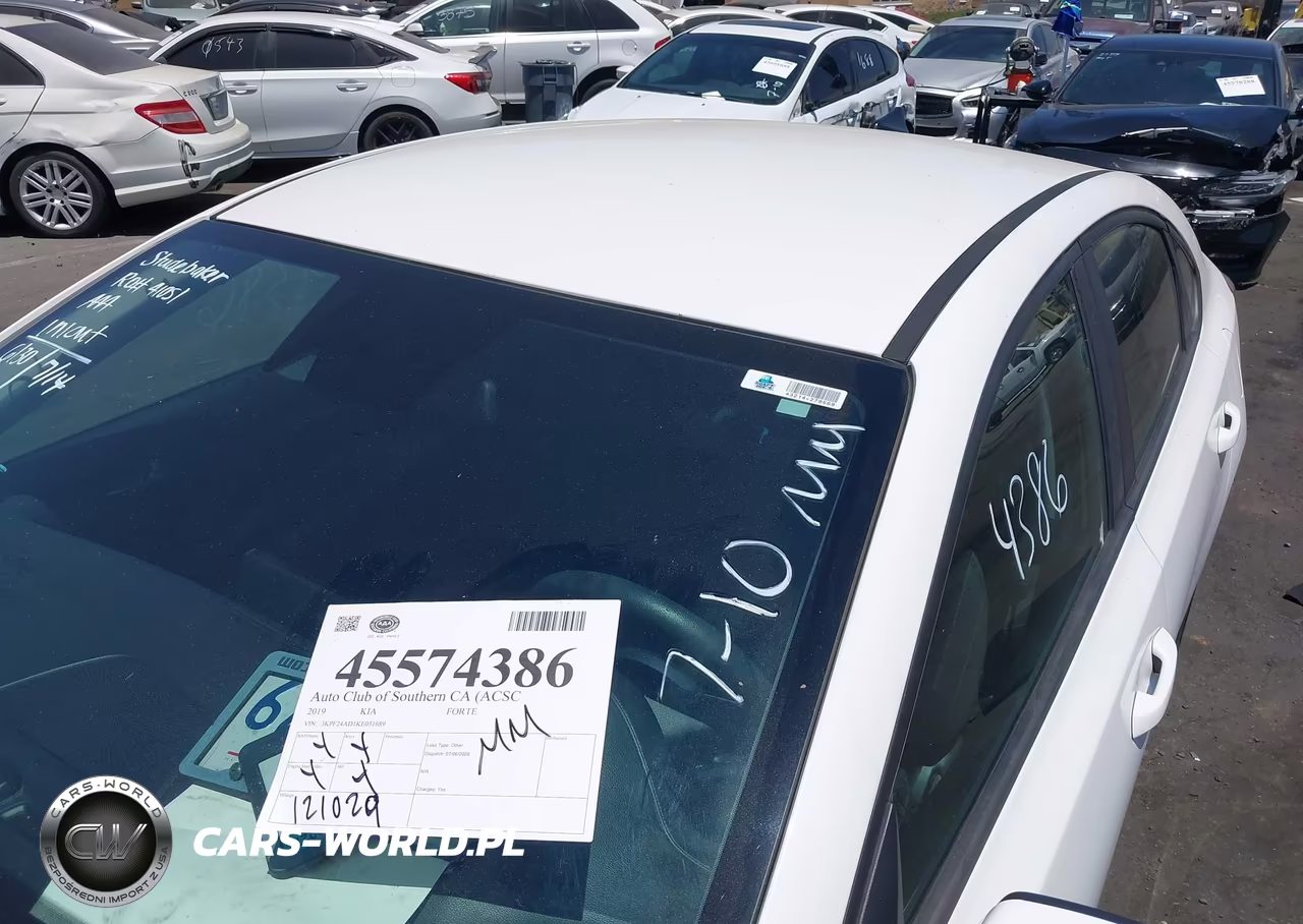 2019 Kia Forte Lxs VIN:3KPF24AD1KE051689 - 19