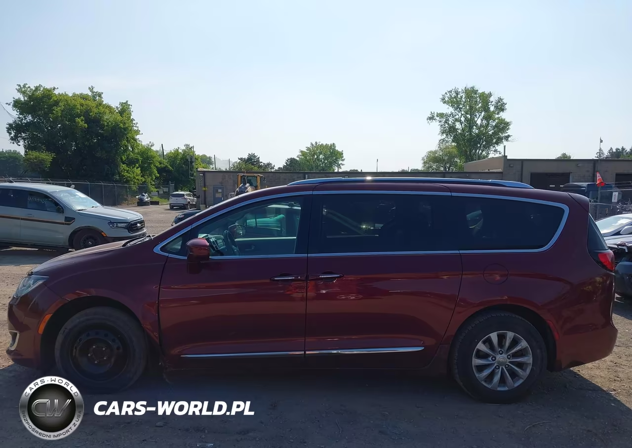 2019 Chrysler Pacifica Touring L VIN:2C4RC1BGXKR547865 - 15