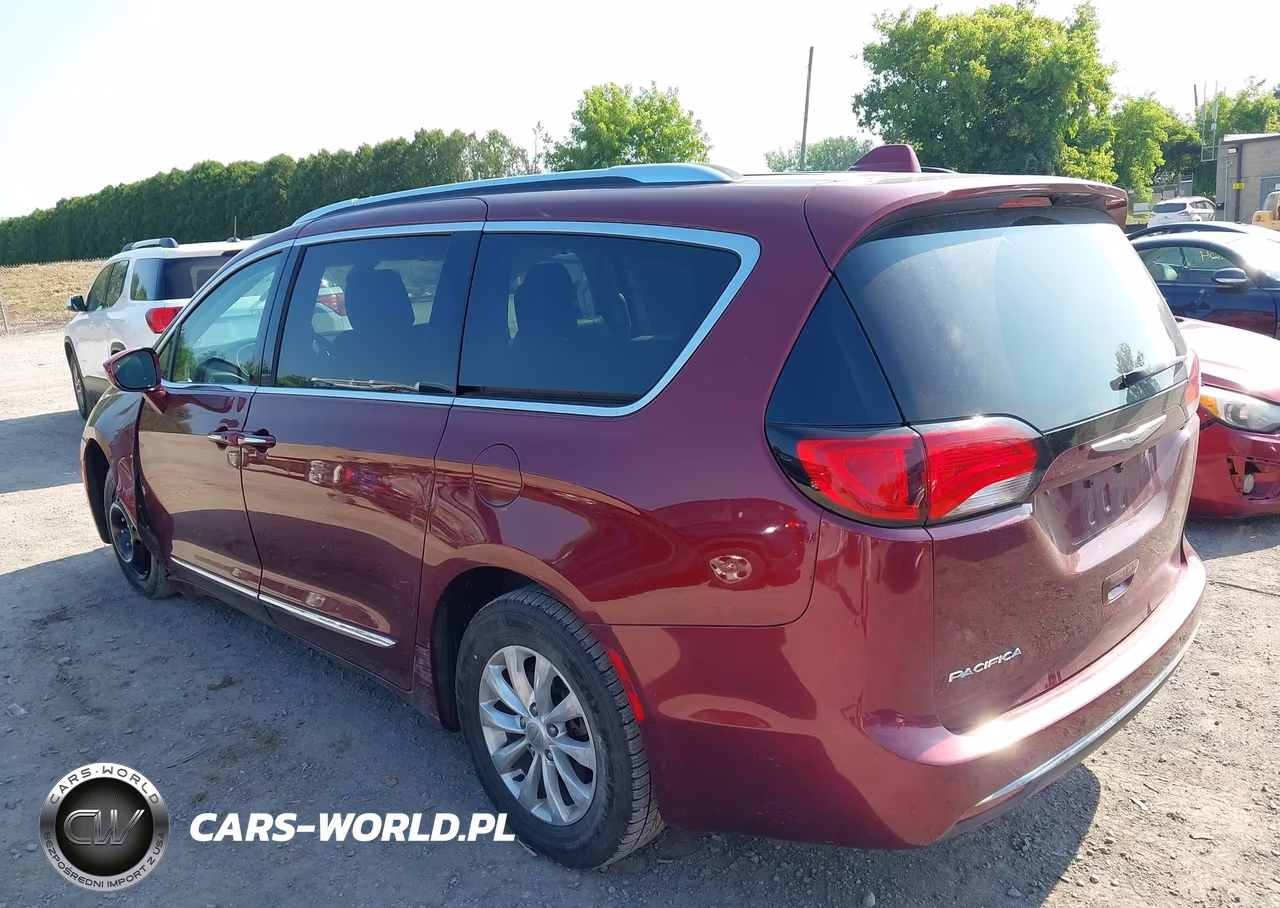 2019 Chrysler Pacifica Touring L VIN:2C4RC1BGXKR547865 - 3