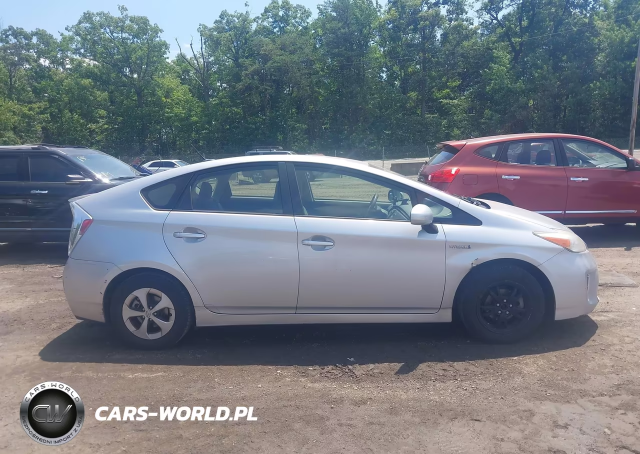 2013 Toyota Prius Three VIN:JTDKN3DU3D5653584 - 13