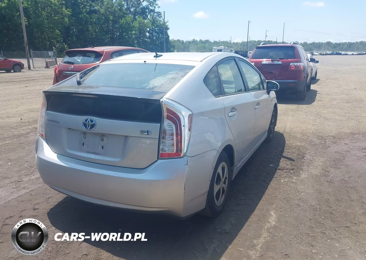 2013 Toyota Prius Three VIN:JTDKN3DU3D5653584 - 4