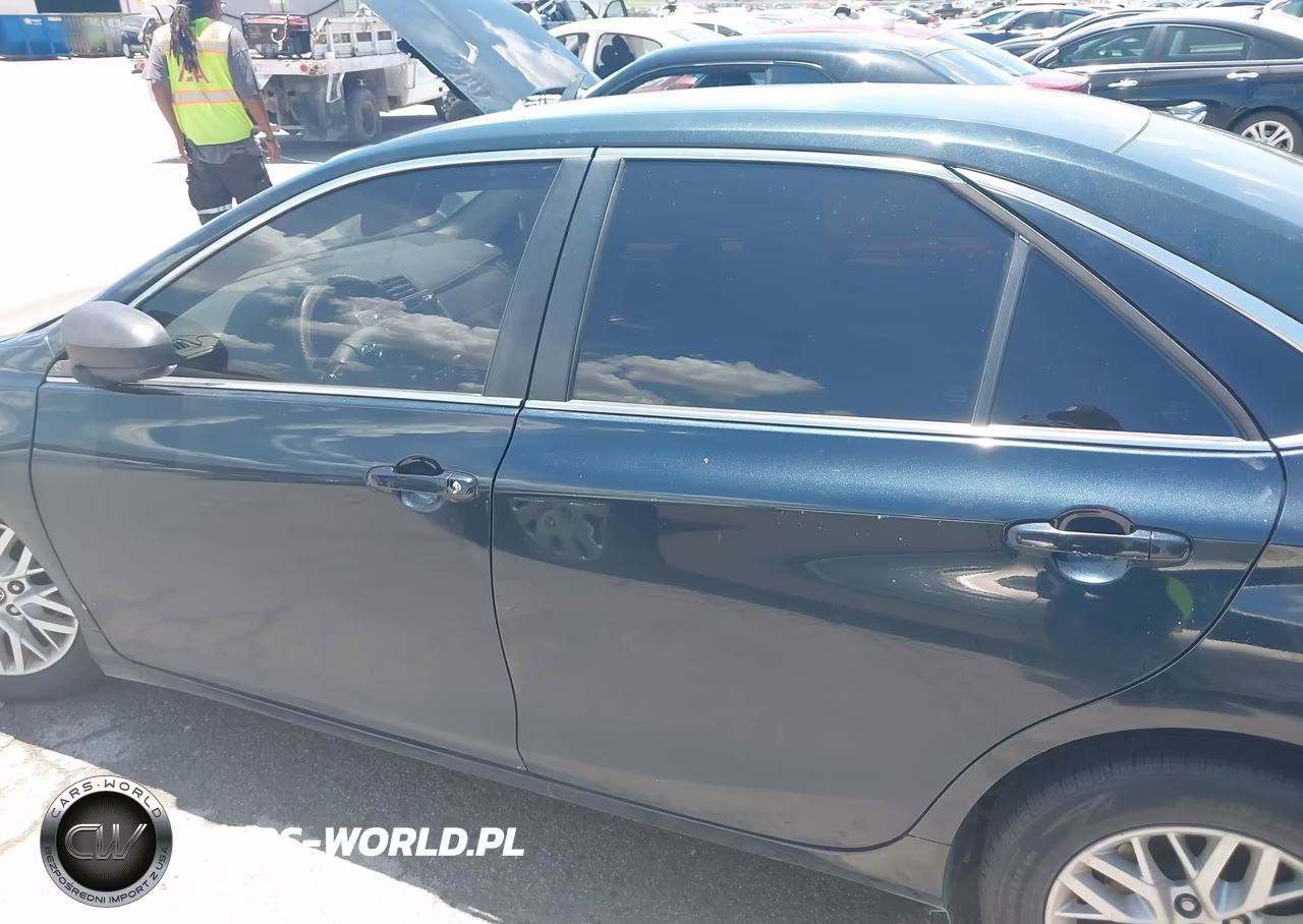 2016 Toyota Camry Le VIN:4T1BF1FK6GU611574 - 14