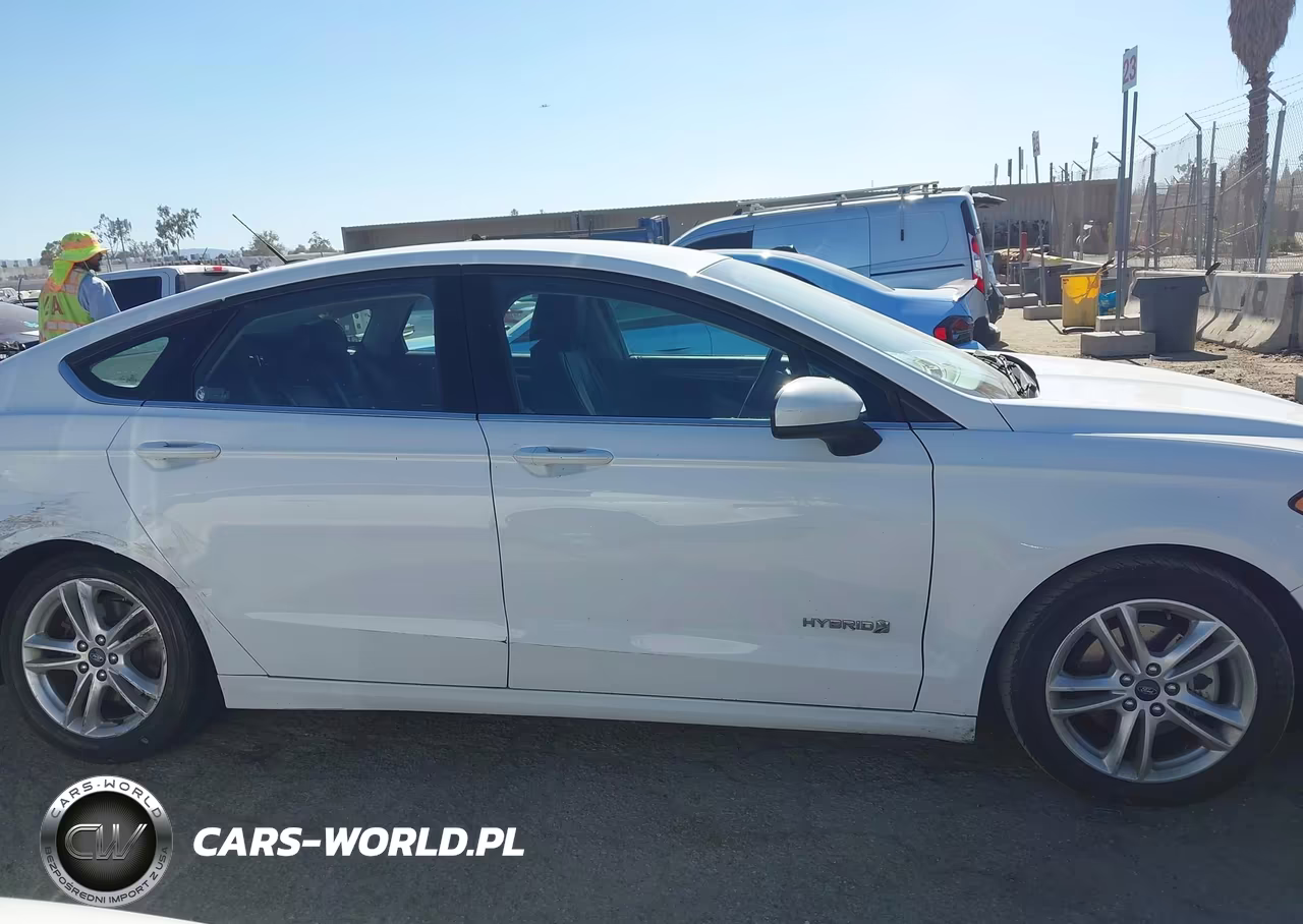 2018 Ford Fusion Hybrid Se VIN:3FA6P0LU8JR269651 - 13