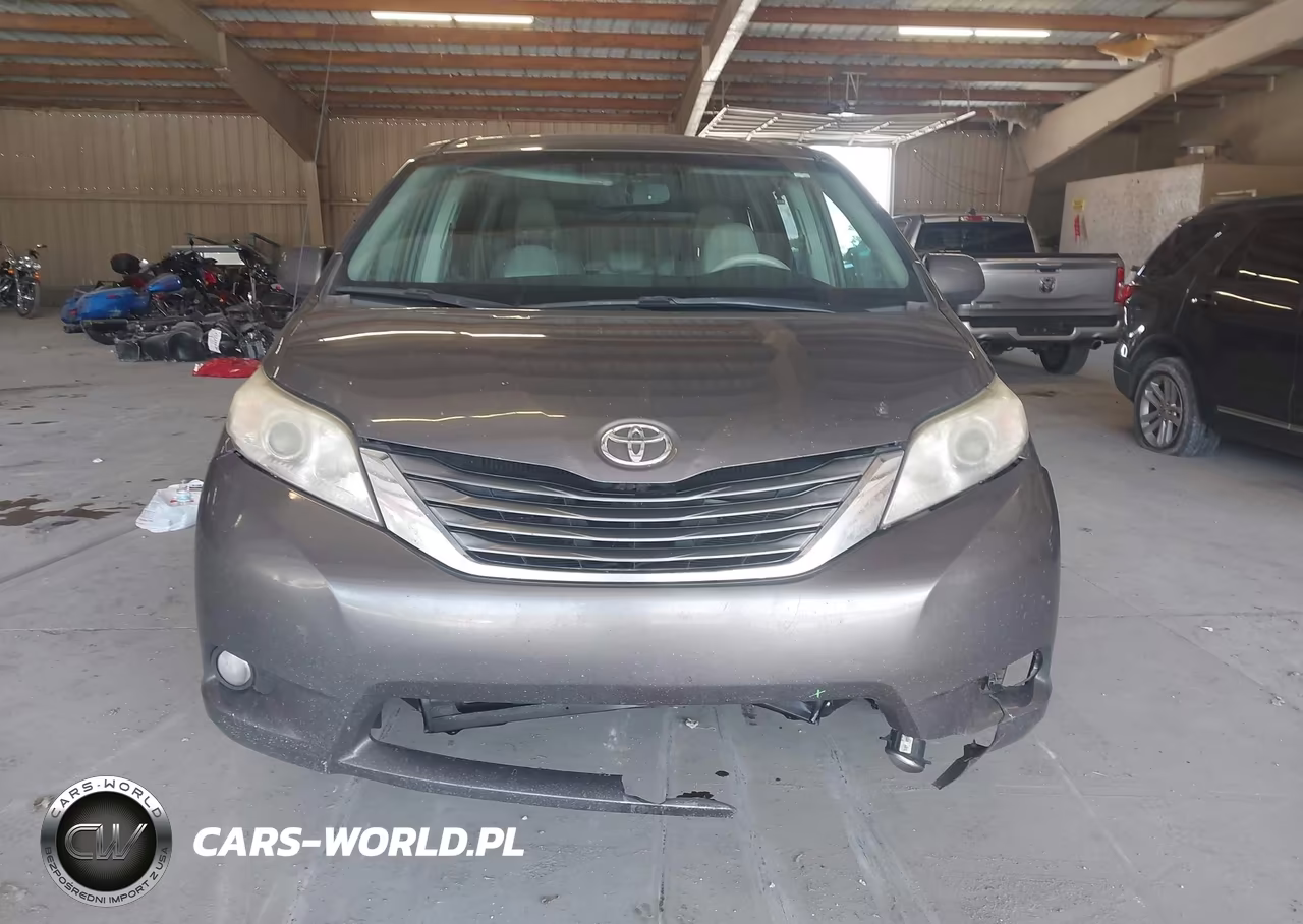2011 Toyota Sienna Xle V6 VIN:5TDYK3DC6BS007067 - 12