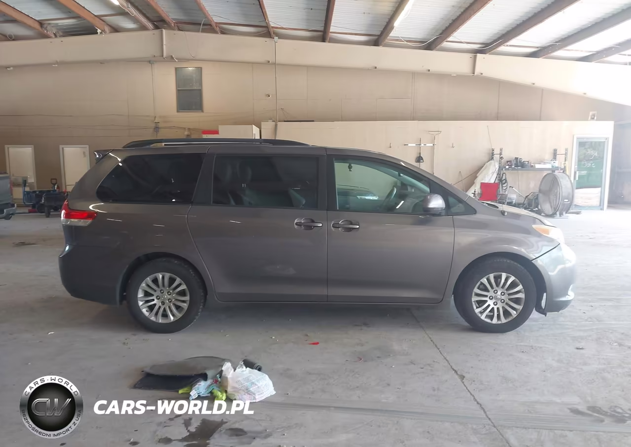 2011 Toyota Sienna Xle V6 VIN:5TDYK3DC6BS007067 - 13