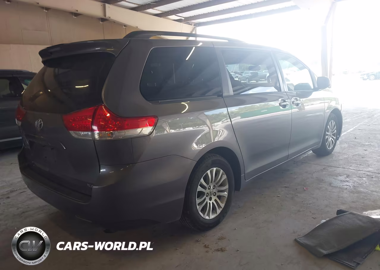 2011 Toyota Sienna Xle V6 VIN:5TDYK3DC6BS007067 - 4