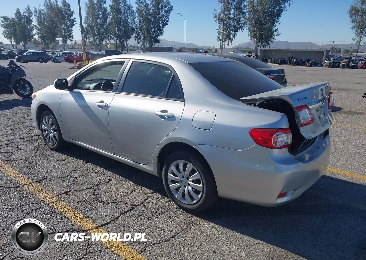 2012 Toyota Corolla Le VIN:JTDBU4EE8C9172415 - 3