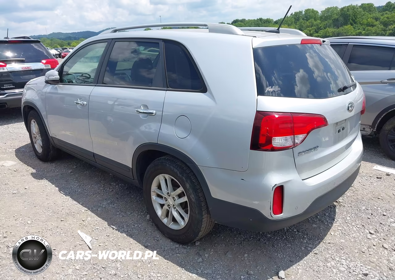 2015 Kia Sorento Lx VIN:5XYKTCA61FG585176 - 3