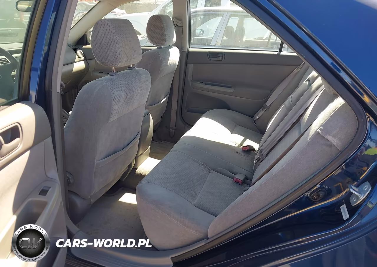 2002 Toyota Camry Le VIN:JTDBE32K120124954 - 8