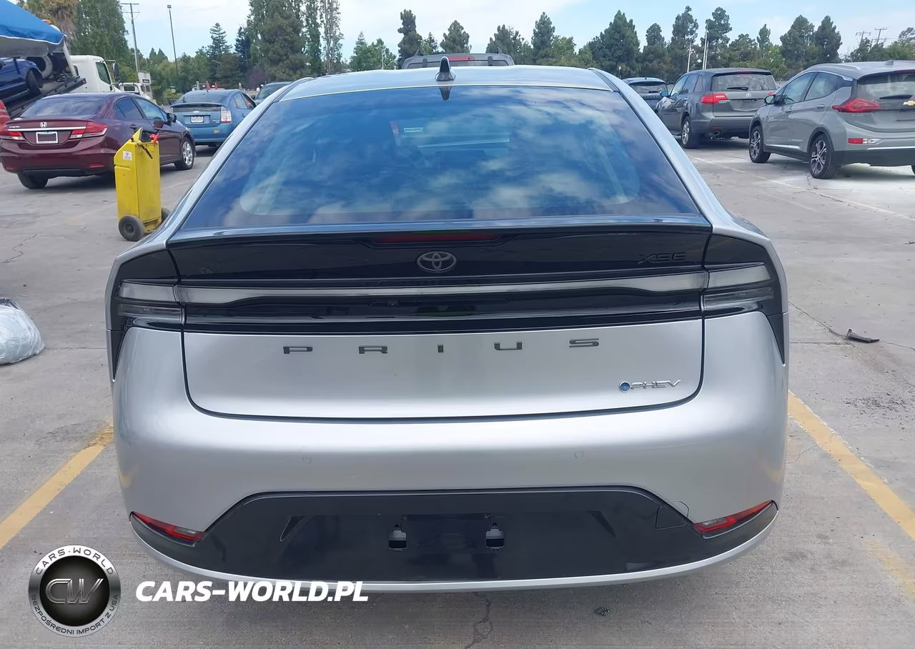 2026 Toyota Prius Plug-In Hybrid Xse VIN:JTDACACU7T3069335 - 16
