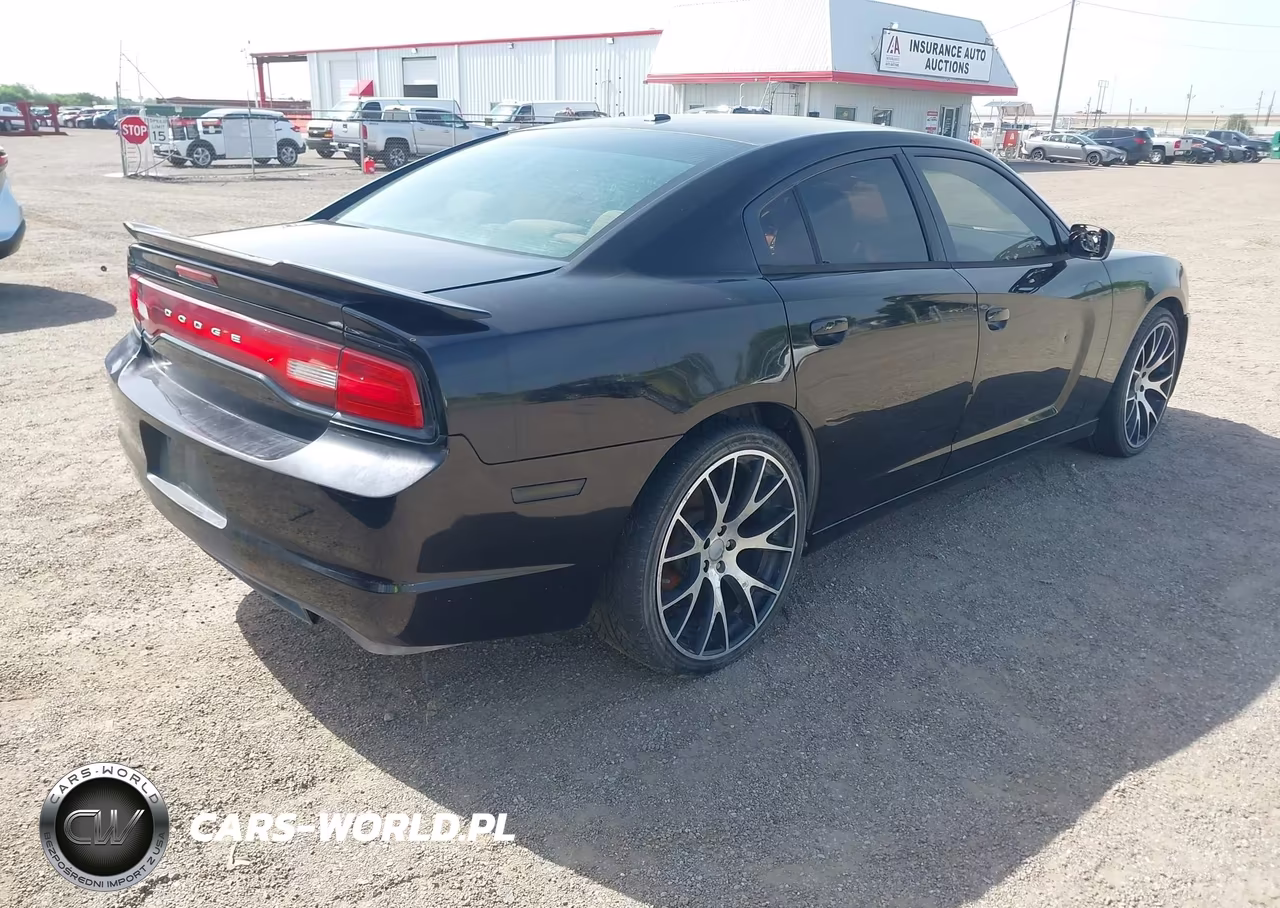 2013 Dodge Charger Sxt VIN:2C3CDXHG2DH587352 - 4