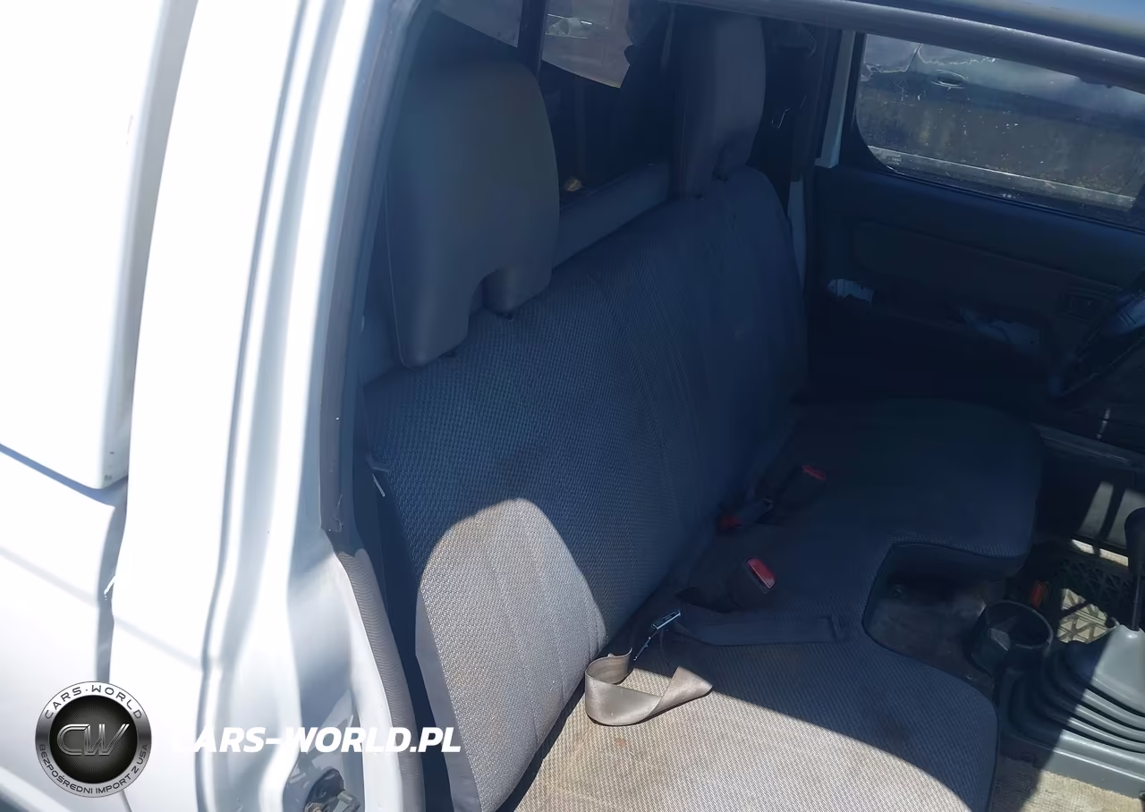 2000 Nissan Frontier Xe VIN:1N6DD21S9YC410028 - 8