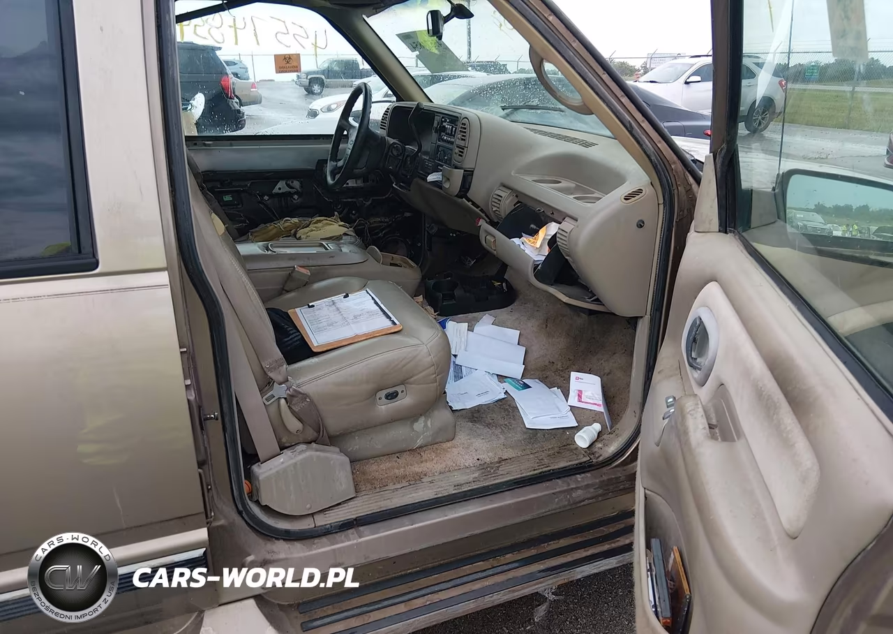1996 Chevrolet Suburban K1500 VIN:3GNFK16R3TG115229 - 5