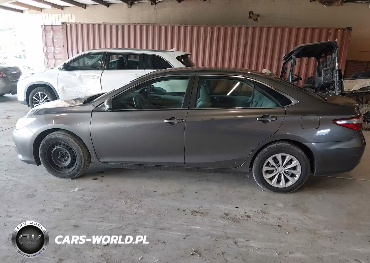 2016 Toyota Camry Le VIN:4T1BF1FK3GU558705 - 14