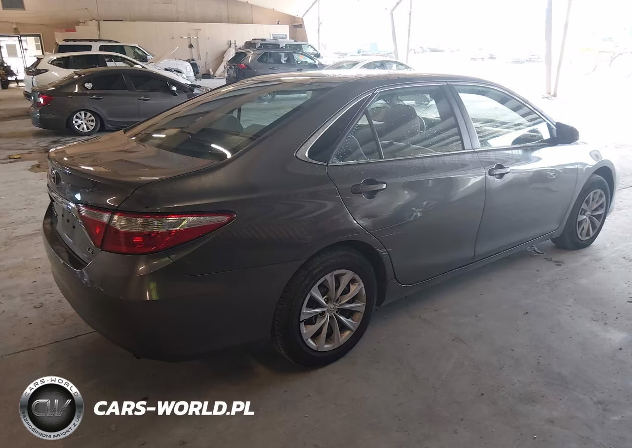 2016 Toyota Camry Le VIN:4T1BF1FK3GU558705 - 4