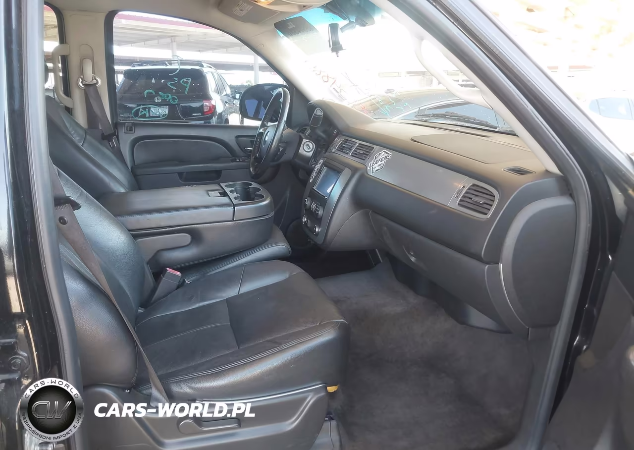 2010 Chevrolet Suburban 1500 Ls VIN:1GNUKHE33AR202770 - 5