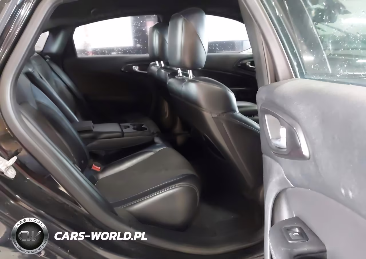 2015 Chrysler 200 S VIN:1C3CCCBB2FN675823 - 8
