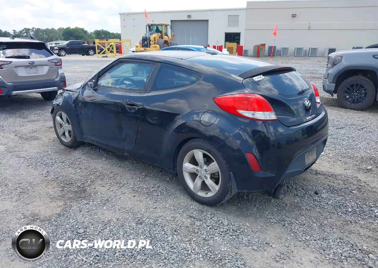 2015 Hyundai Veloster VIN:KMHTC6AD3FU243274 - 3