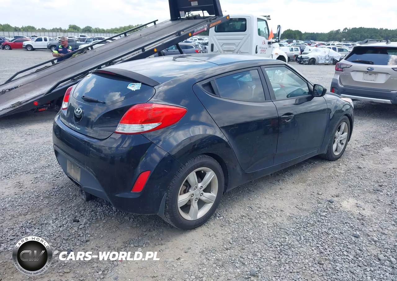 2015 Hyundai Veloster VIN:KMHTC6AD3FU243274 - 4