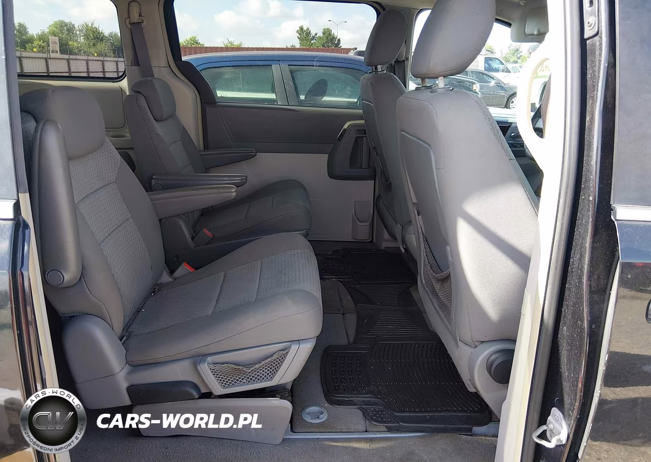 2010 Chrysler Town & Country Touring VIN:2A4RR5D17AR266078 - 8