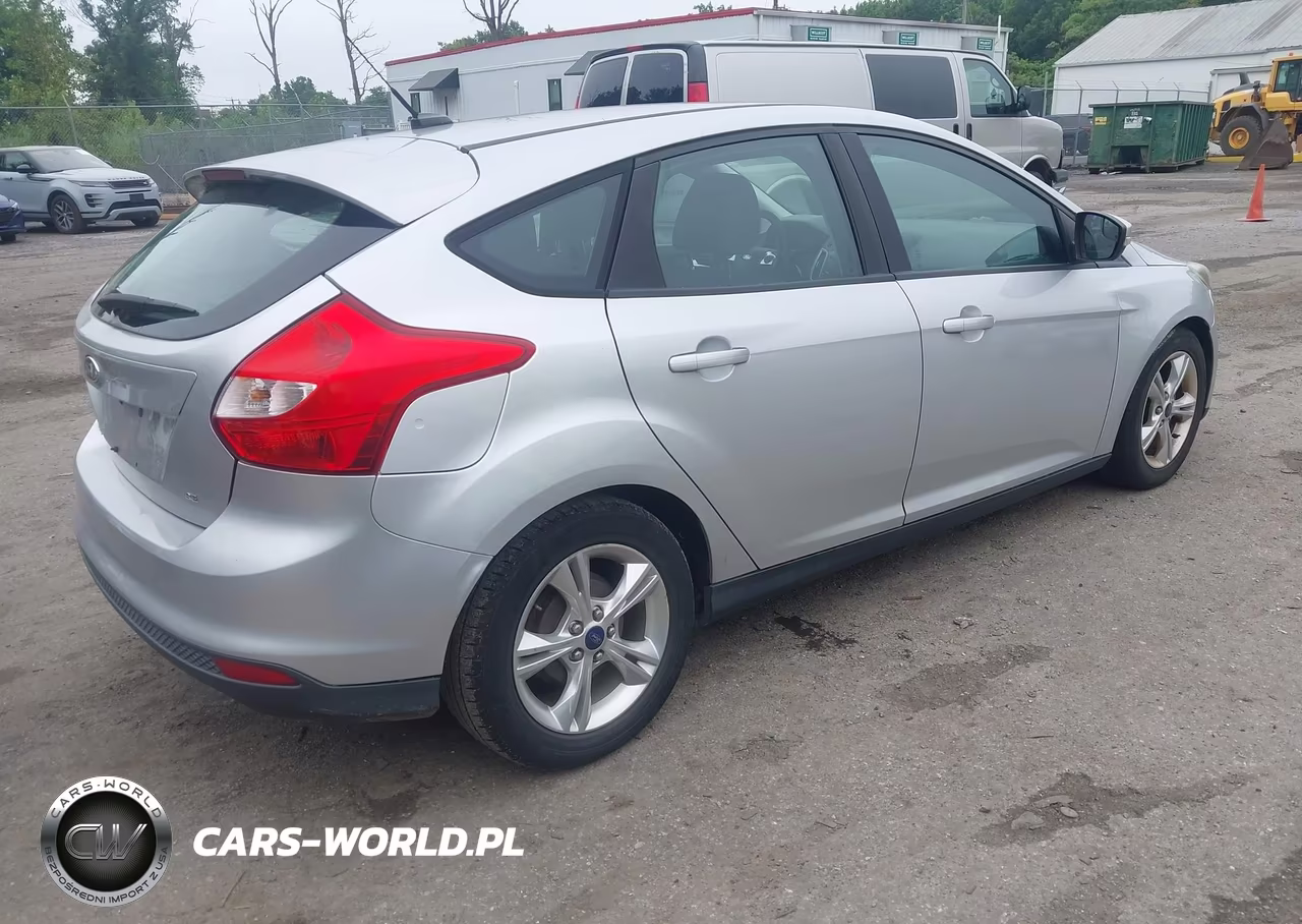 2014 Ford Focus Se VIN:1FADP3K24EL304778 - 4