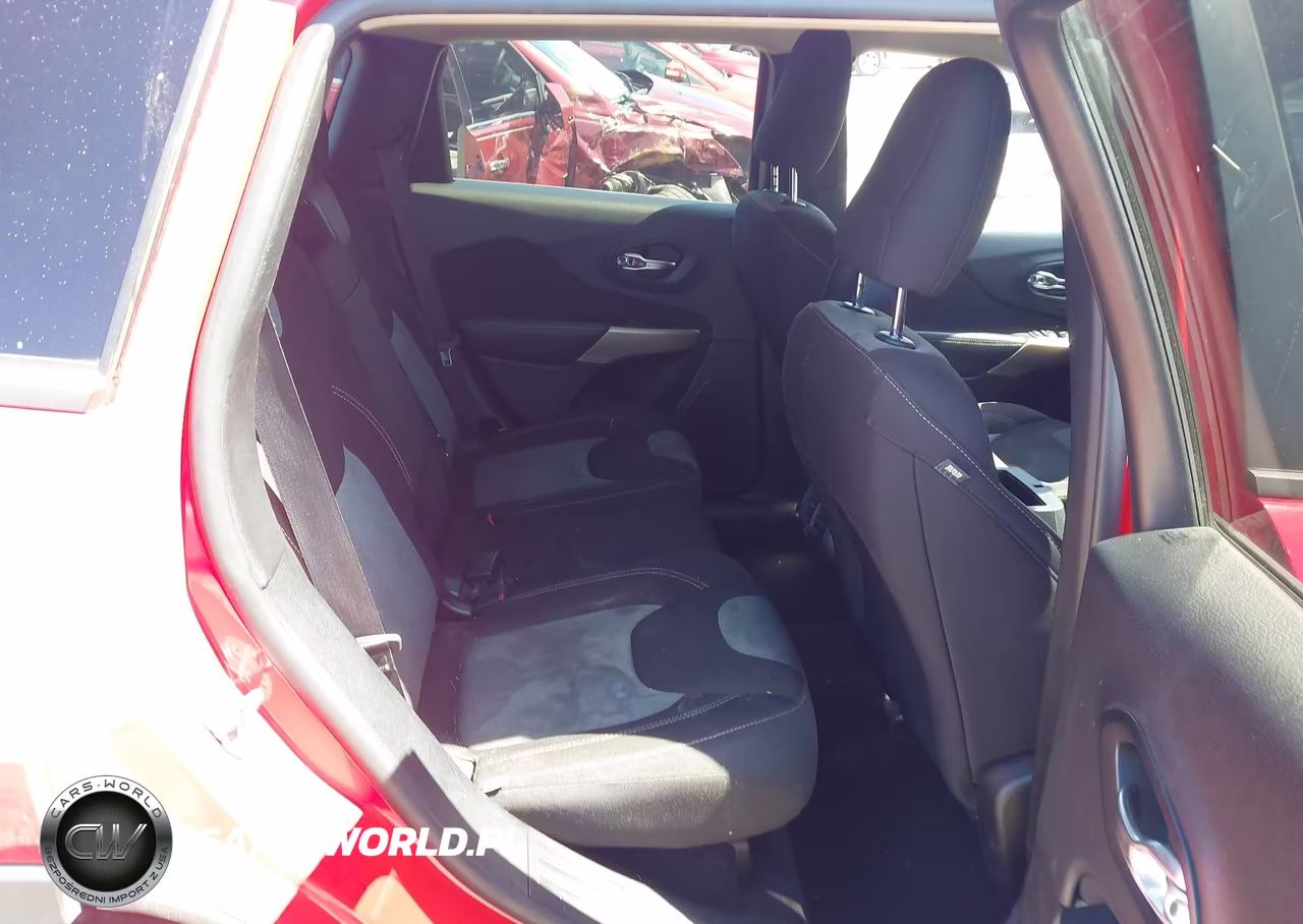 2018 Jeep Cherokee Latitude Fwd VIN:1C4PJLCB4JD620242 - 8