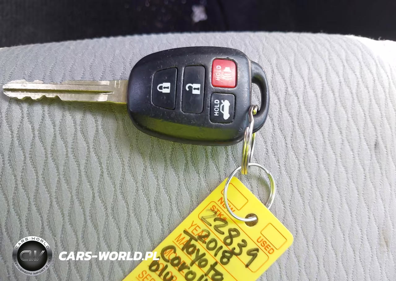 2018 Toyota Corolla Le VIN:2T1BURHE7JC005186 - 11