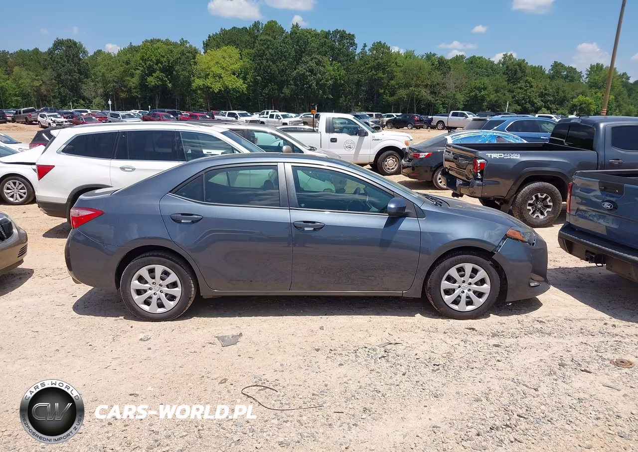 2018 Toyota Corolla Le VIN:2T1BURHE7JC005186 - 13