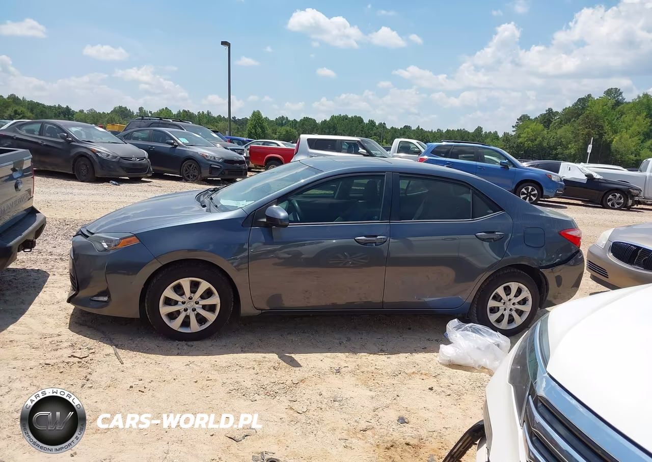 2018 Toyota Corolla Le VIN:2T1BURHE7JC005186 - 14