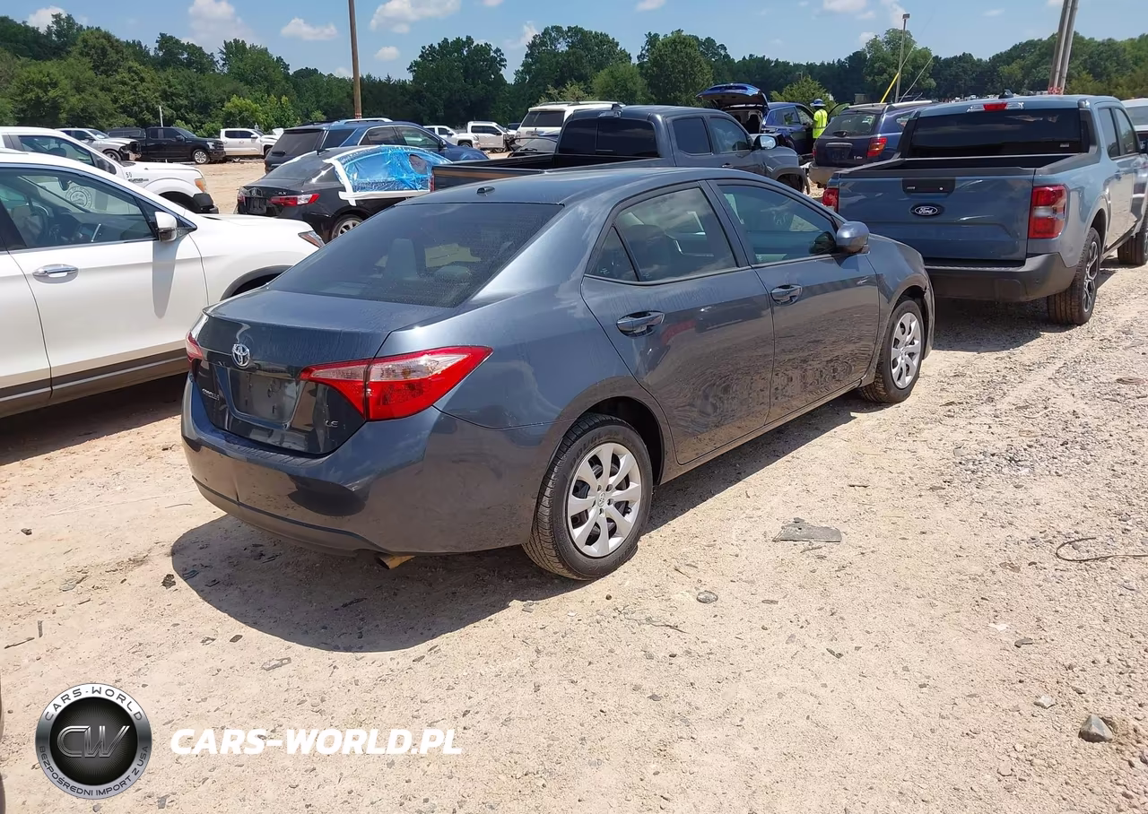 2018 Toyota Corolla Le VIN:2T1BURHE7JC005186 - 4