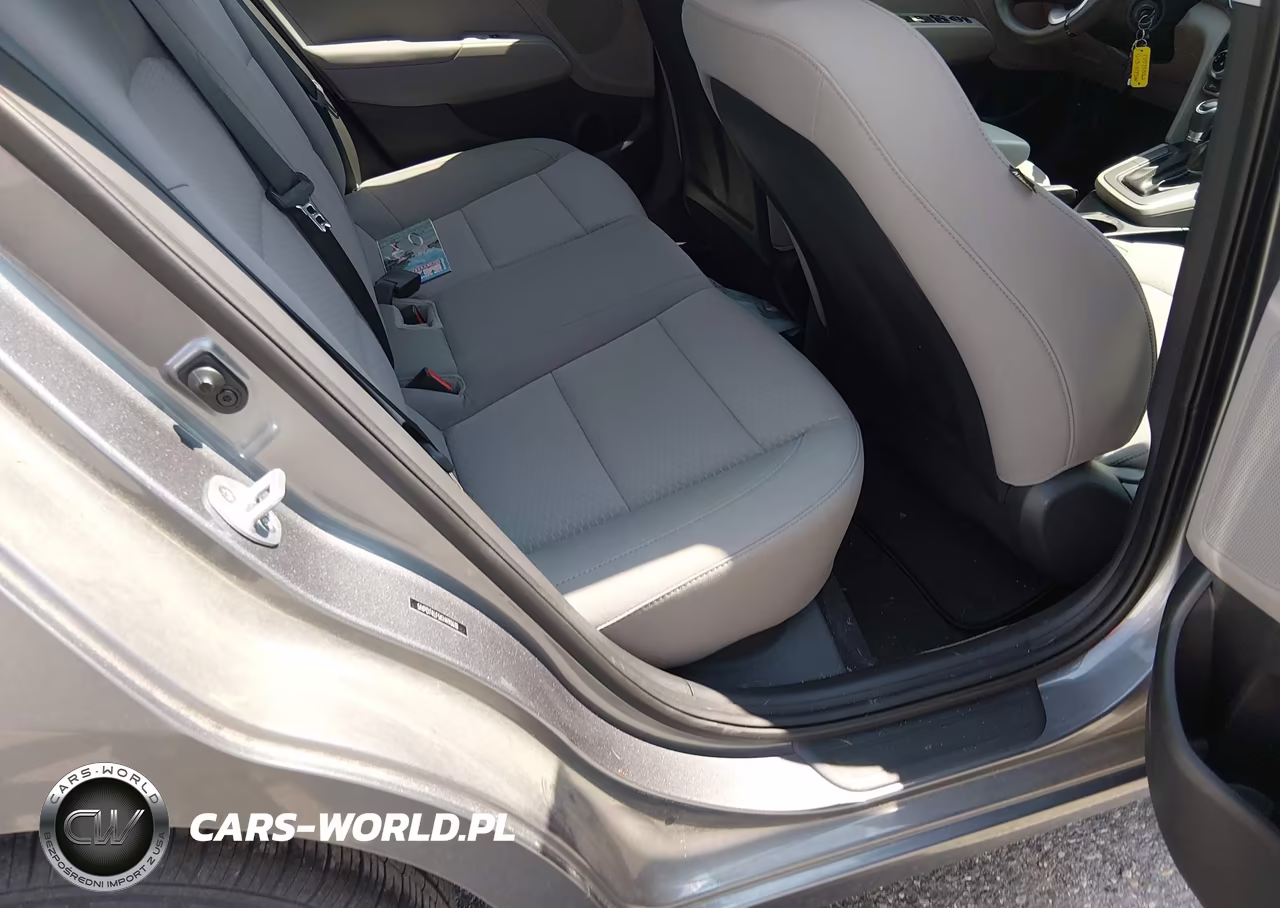 2019 Hyundai Elantra Se VIN:5NPD74LF5KH490610 - 8