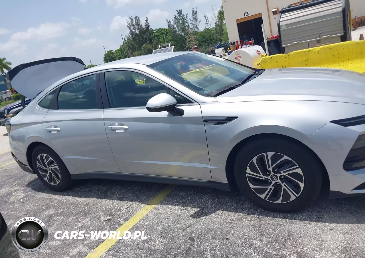 2026 Hyundai Sonata Hybrid Blue VIN:KMHL24JJ0TA154353 - 13