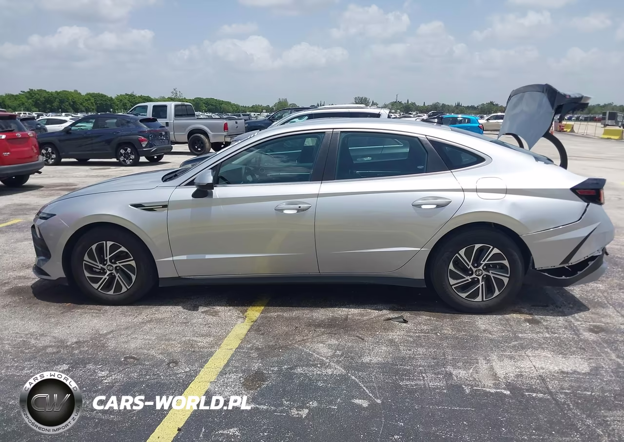 2026 Hyundai Sonata Hybrid Blue VIN:KMHL24JJ0TA154353 - 14