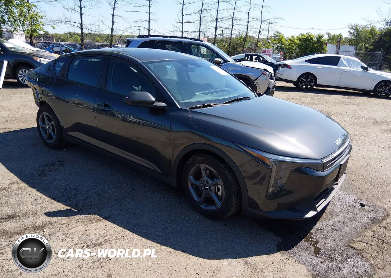 2025 Kia K4 Lxs VIN:3KPFT4DE1SE037261 - 1