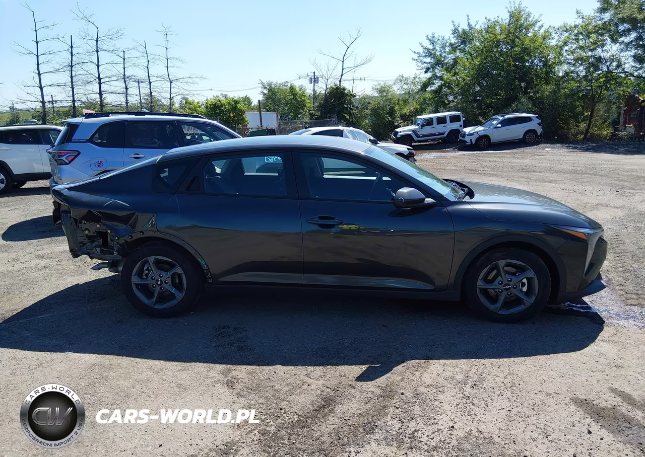 2025 Kia K4 Lxs VIN:3KPFT4DE1SE037261 - 13