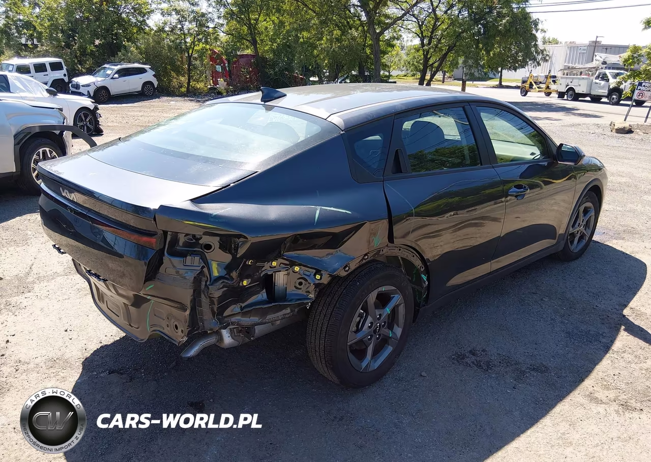 2025 Kia K4 Lxs VIN:3KPFT4DE1SE037261 - 4