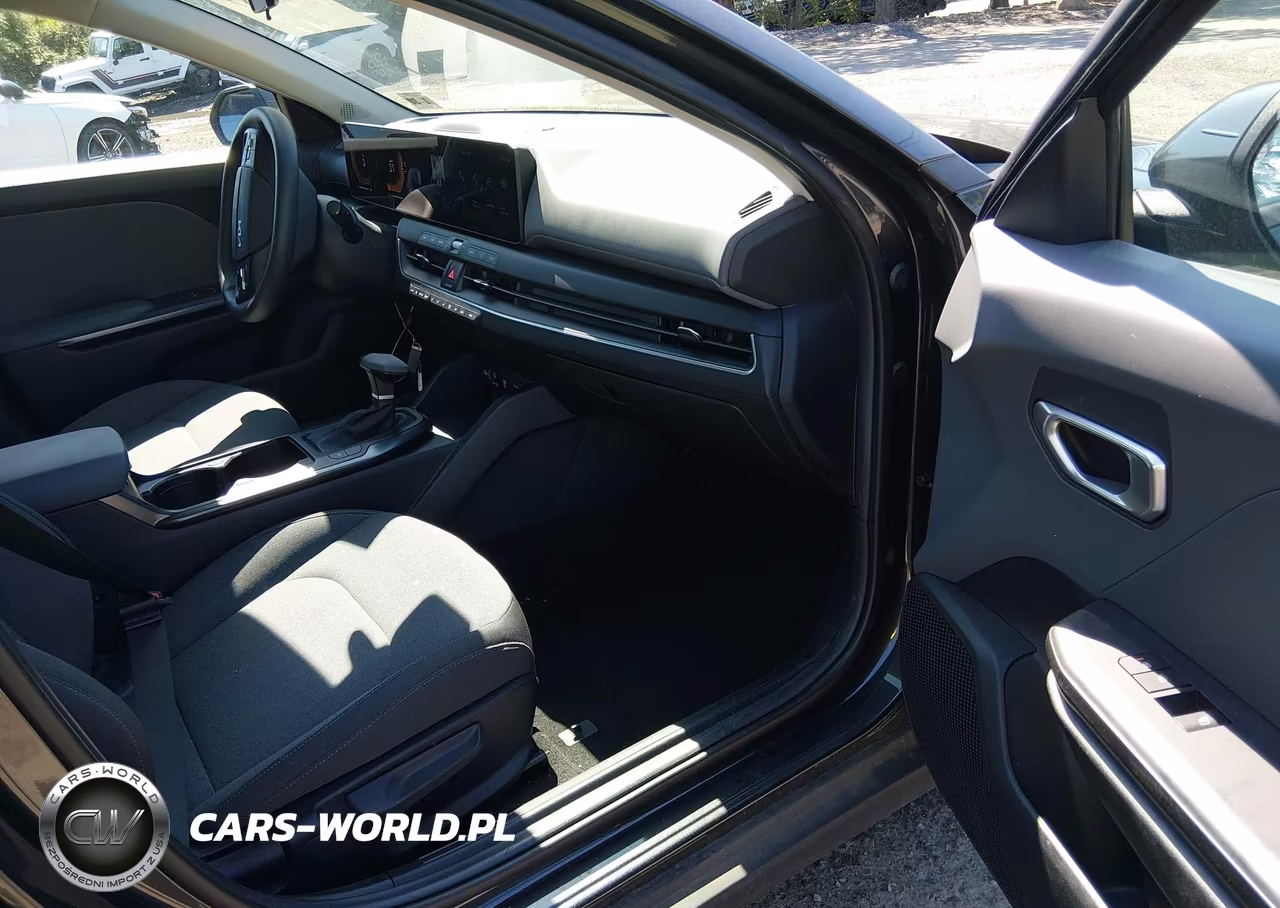 2025 Kia K4 Lxs VIN:3KPFT4DE1SE037261 - 5