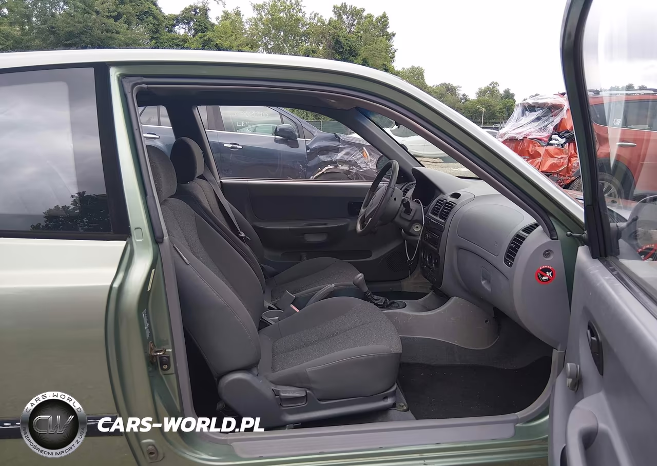 2004 Hyundai Accent VIN:KMHCF35C54U299866 - 5