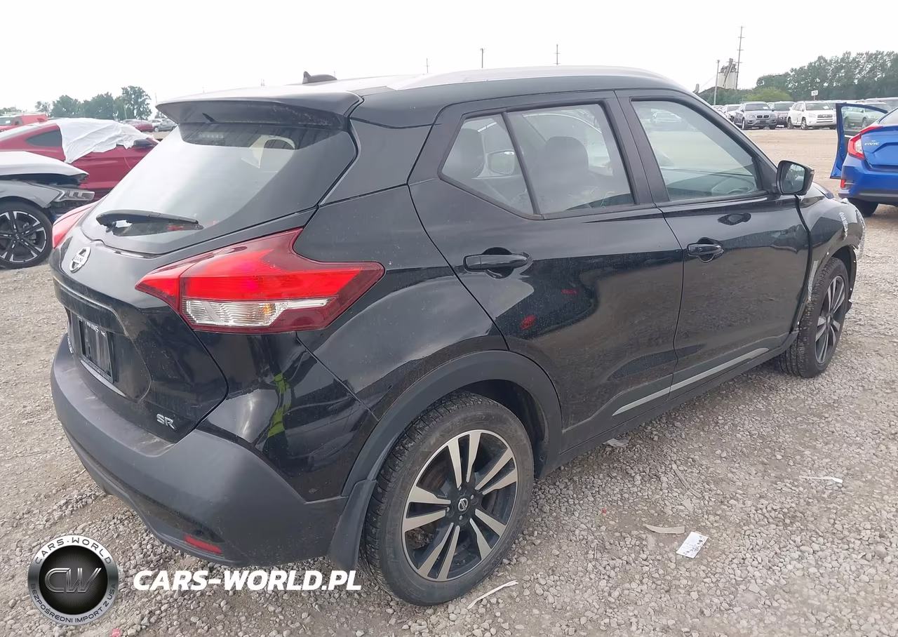 2019 Nissan Kicks Sr VIN:3N1CP5CU1KL545170 - 4