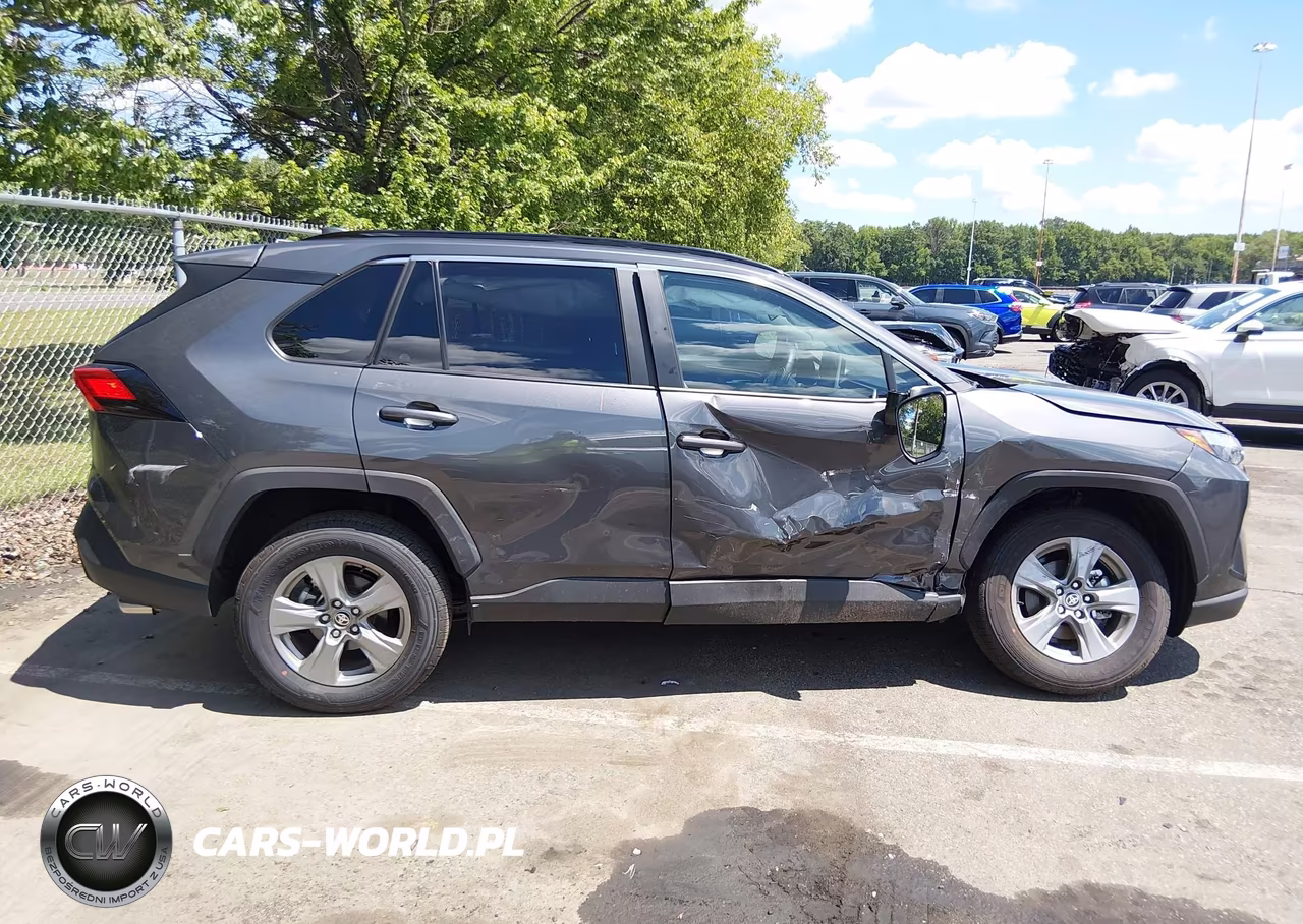 2025 Toyota Rav4 Xle VIN:2T3P1RFV7SW632737 - 13