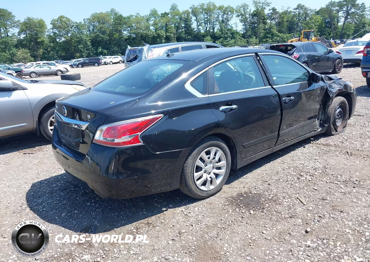 2015 Nissan Altima 2.5 S VIN:1N4AL3AP5FN377871 - 4