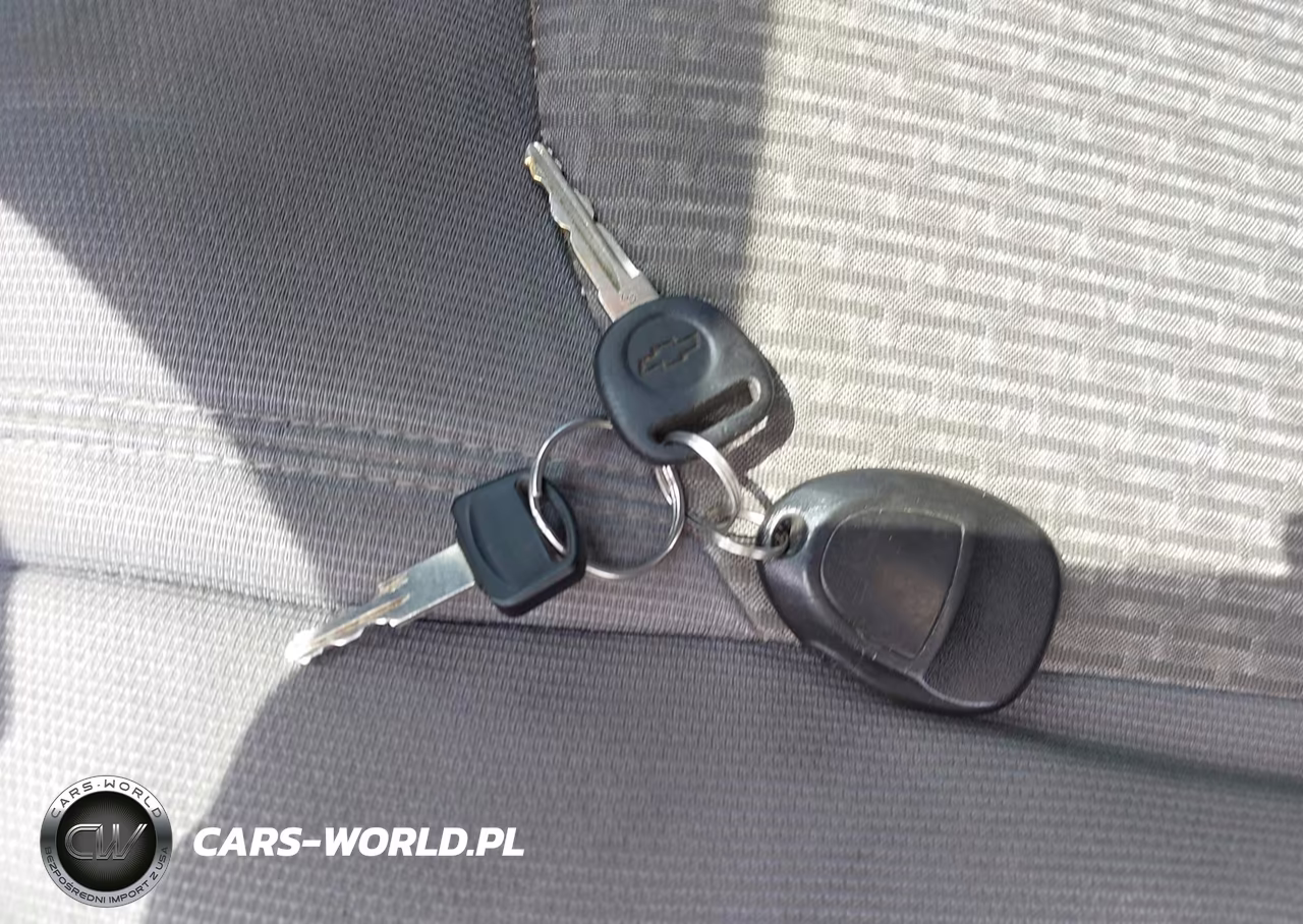 2011 Chevrolet Traverse Ls VIN:1GNKVEEDXBJ352848 - 11