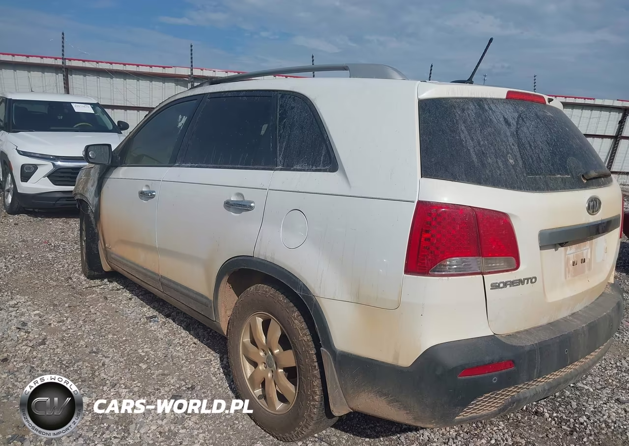 2013 Kia Sorento Lx VIN:5XYKTCA66DG415036 - 3