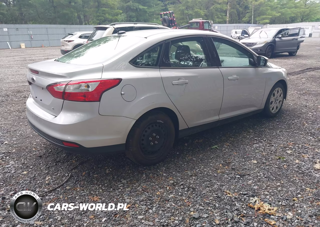 2012 Ford Focus Se VIN:1FAHP3F2XCL292323 - 4