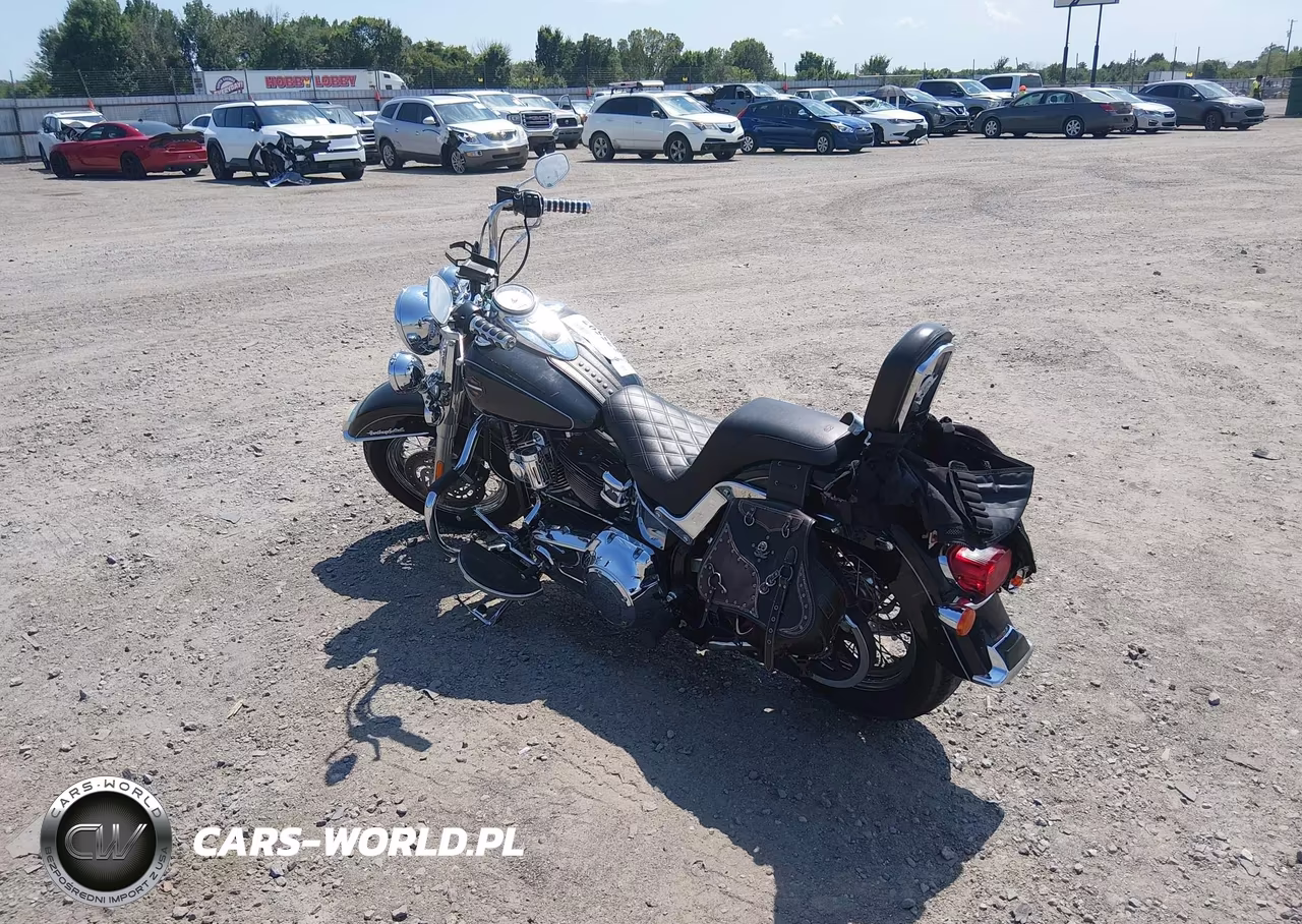 2013 Harley-Davidson Flstc Heritage Softail Classic VIN:1HD1BWV13DB014986 - 3