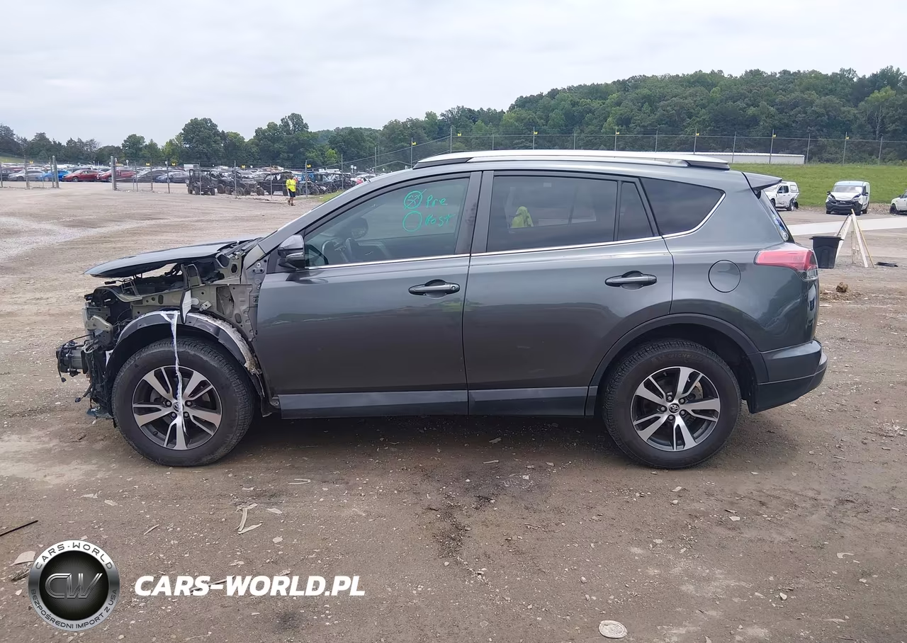 2018 Toyota Rav4 Xle VIN:2T3RFREVXJW844137 - 14